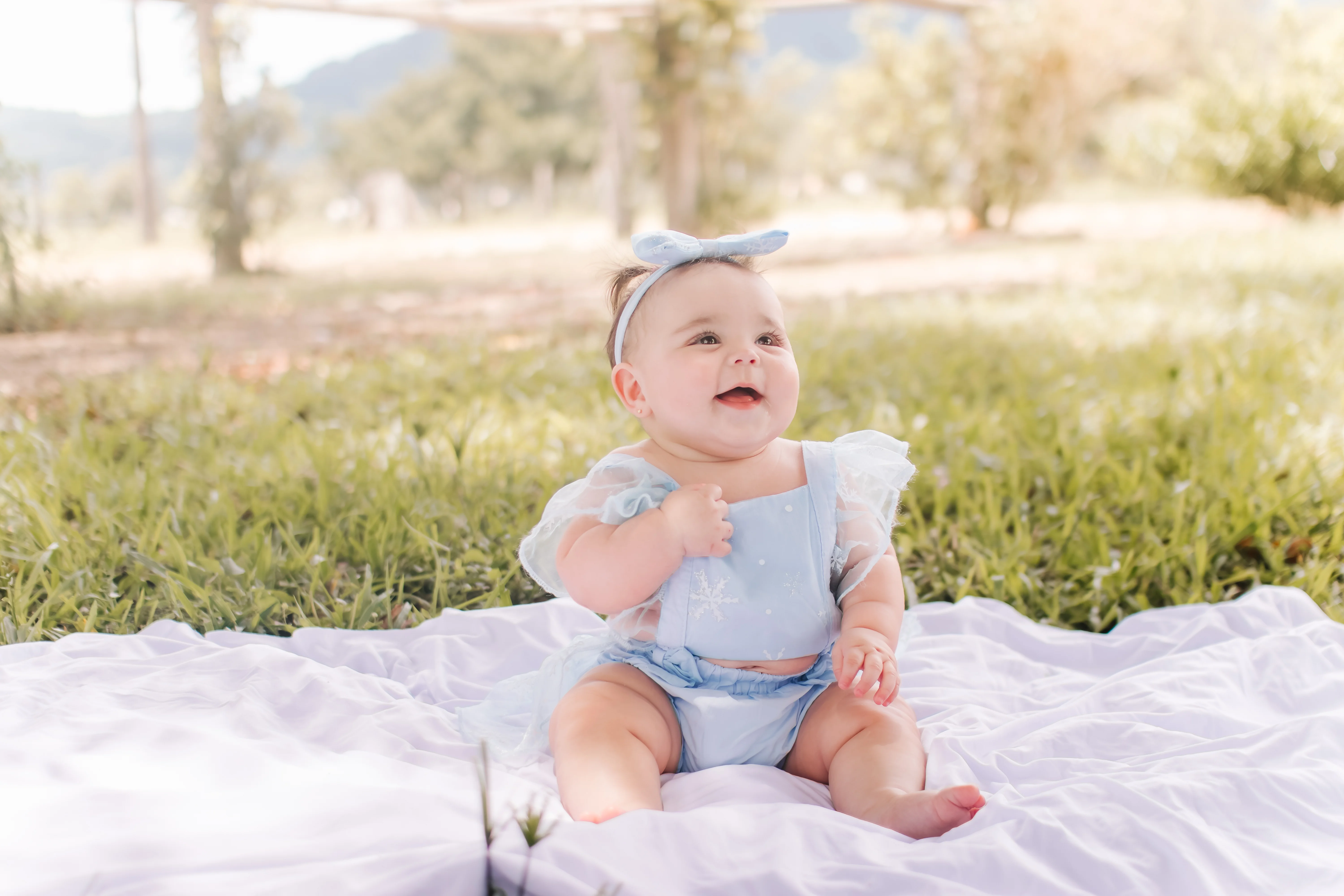 Bebê na grama
